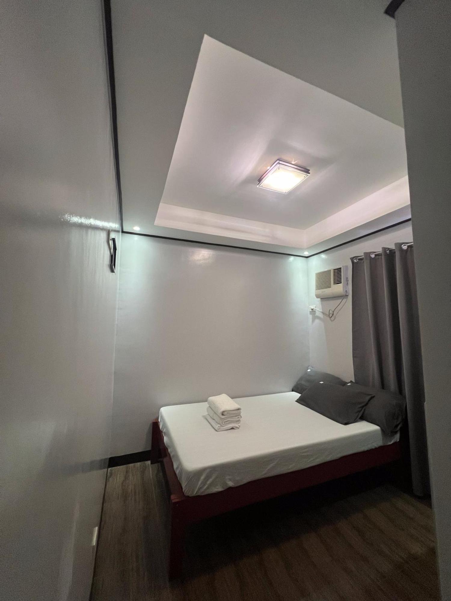 Lady L Apartelle Inn *